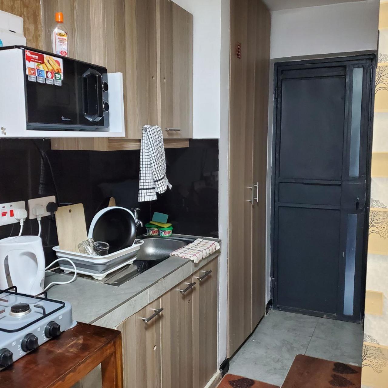 شقة Lovely & Cozy Compact Studio Near Airport With Rooftop View نيروبي المظهر الخارجي الصورة