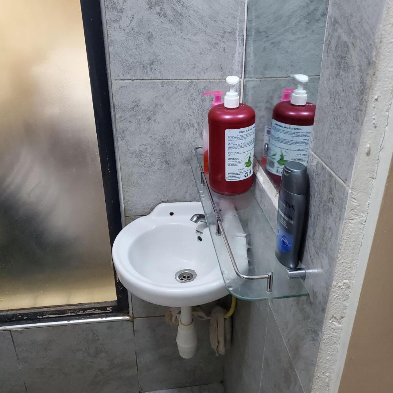 شقة Lovely & Cozy Compact Studio Near Airport With Rooftop View نيروبي المظهر الخارجي الصورة